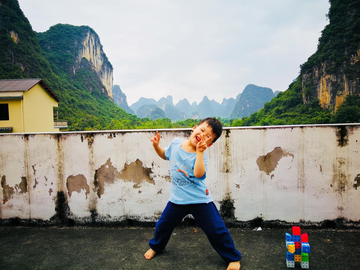 Yangshuo Moon Resort Hotel Guilin Exterior photo